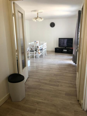 02 Bedrooms-Paris-Disneyland-Parking-RER A 3'
